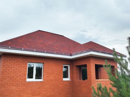 Вальмовая крыша Ruflex Sota красный крыжовник