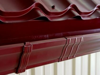 Водосточная система прямоугольного сечения Grand Line Vortex 3005 красное вино
